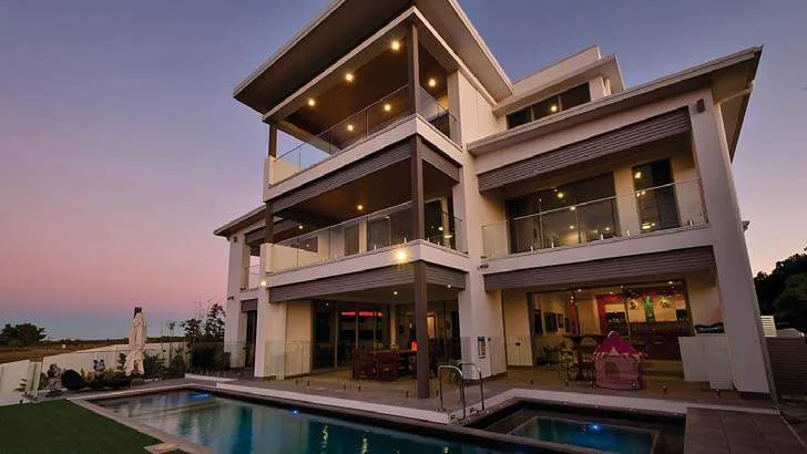 Signature Glass Railing — aluminum railing